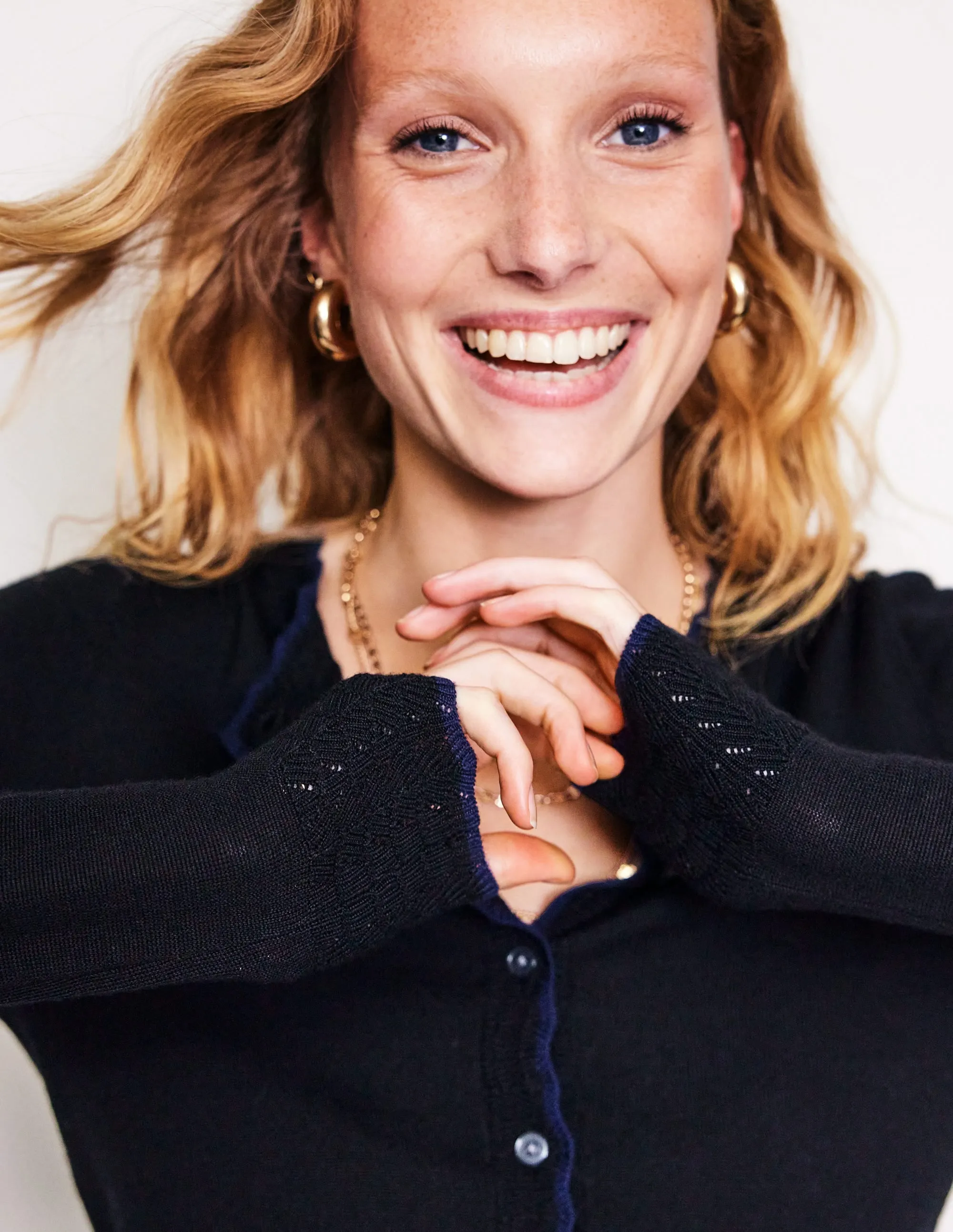 Merino Scallop Cardigan-Black