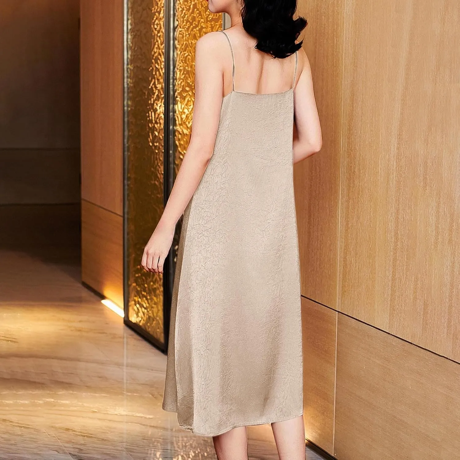 Satin Silk Midi Dress for Women Spaghetti Strap Cowl Neck Dresses Casual Fashion Ruched Evening Party Cocktail Dress